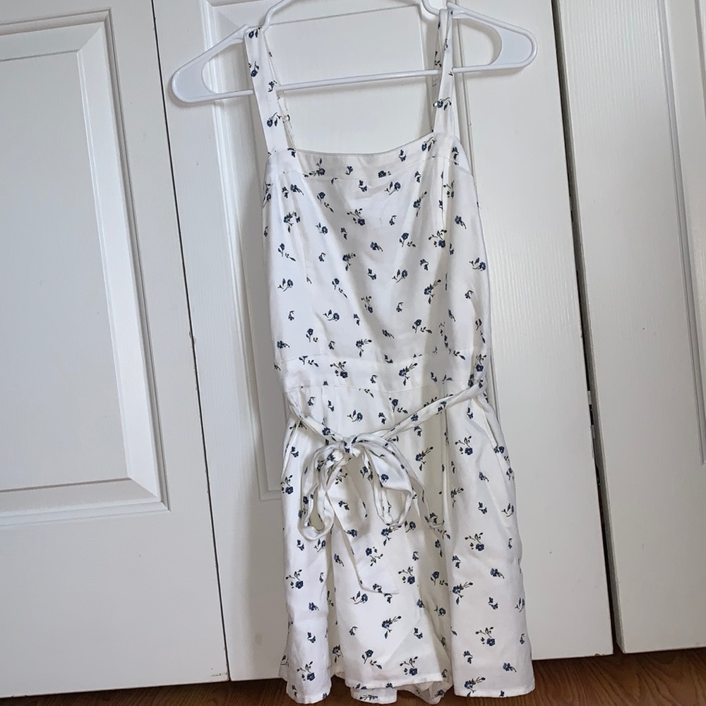 BRAND NEW floral holister romper with pockets